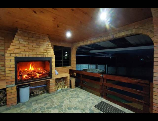 6 BEDROOM HOUSE FOR SALE IN CHASE VALLEY